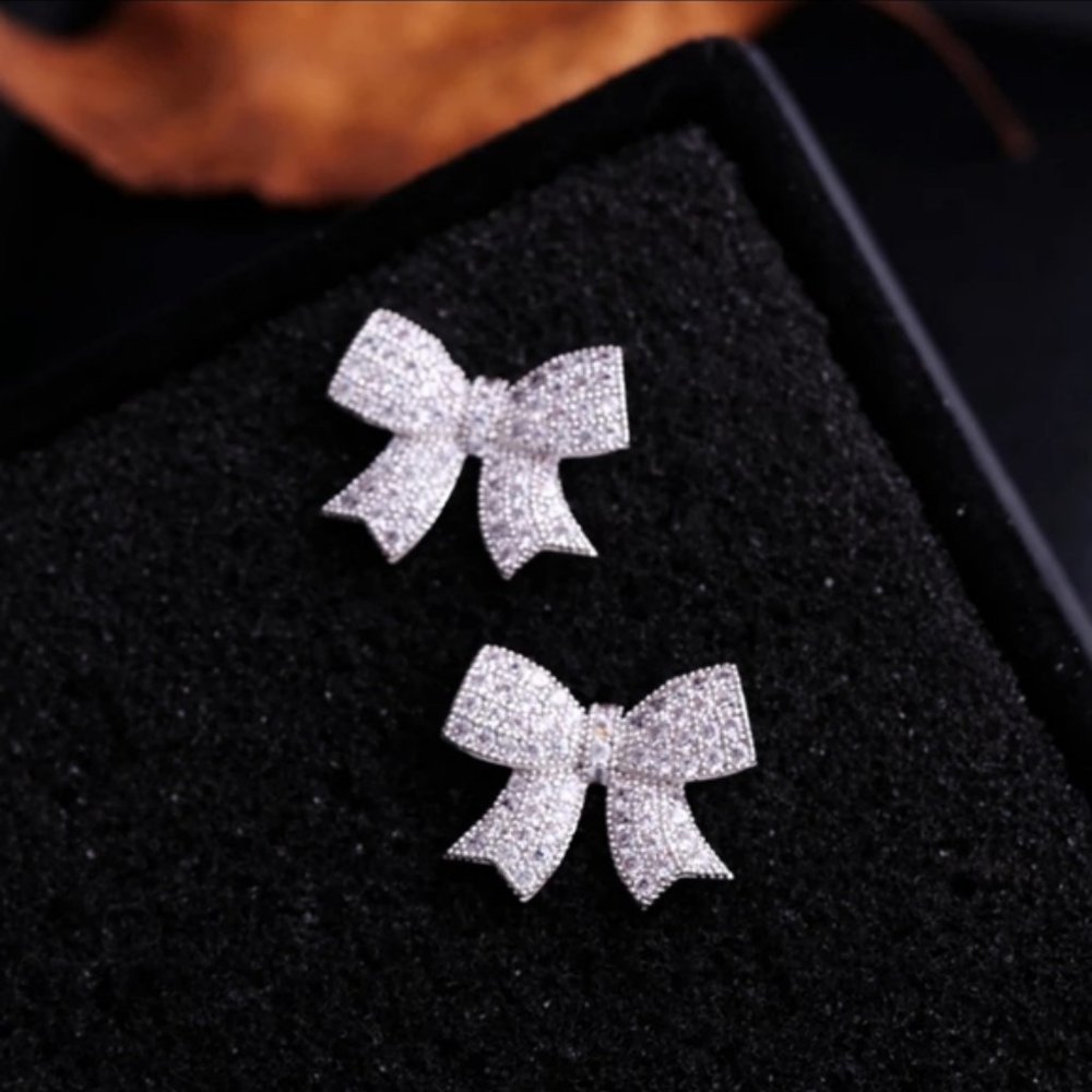 *NEW 925 Sterling Silver Diamond Bow Stud Earrings - Picture 5 of 5